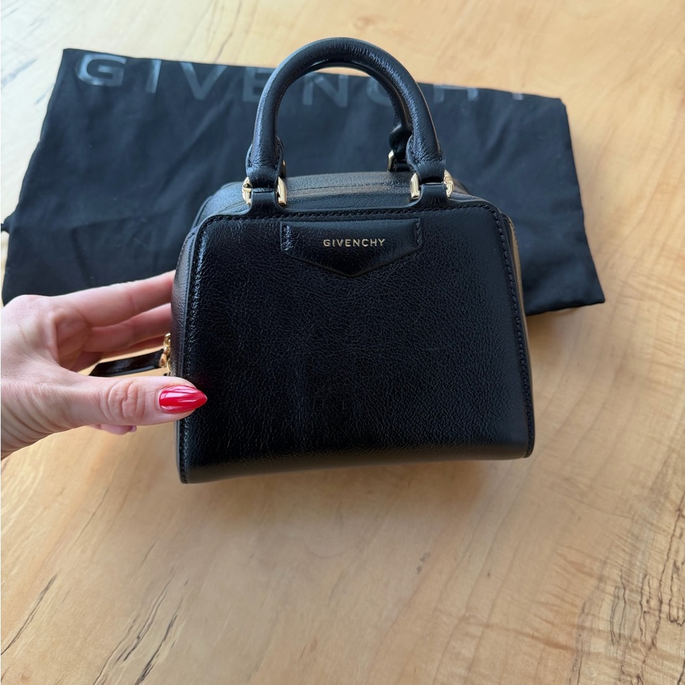 New Givenchy Women's Black Antigona Cube Nano Bag - Picture 2 of 7